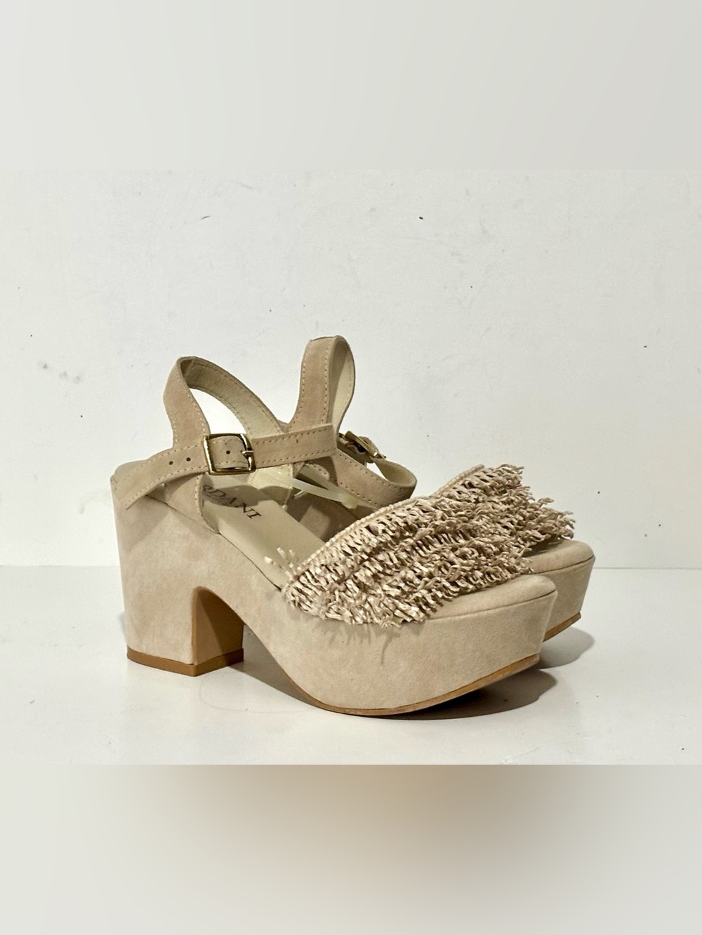 Cordani Liona Raffia Chunky Heels Sandals Size 37/6.5 Cream Beige